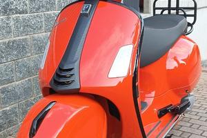 Vespa 300 GTS hpe - Super Sport - Arancio