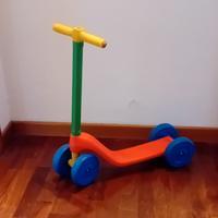 Monopattino in plastica per bambini piccoli