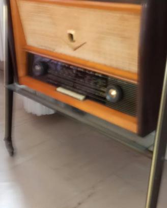 Radio radio d'epoca Minerva modello Gavia.