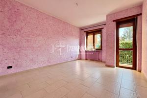 TRILOCALE AL PIANO RIALZATO CON TERRAZZO, BOX AUTO