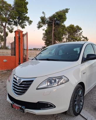 Ypsilon 1.3 MJT 95 CV 5p Platinum *XENON-PELLE*