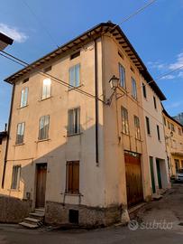 Casa d'angolo in centro storico