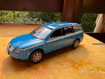 VW Passat Variant Polizia 1/24 Welly