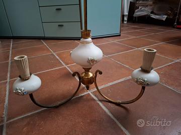 Lampadario vintage, in metallo e ceramica