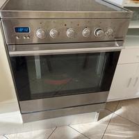 Cucina con forno e piano cottura elettrico