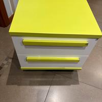 COMODINO C/CASSETTI CON RUOTE