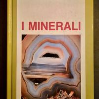 Libro "I minerali" nuovo