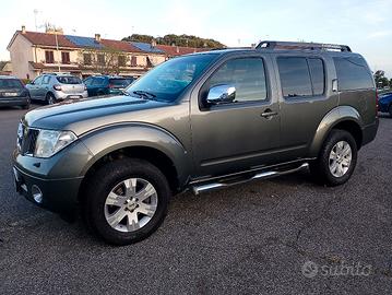 NISSAN PATHFINDER 2.5 SE CHROME PLATINUM