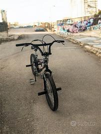 💥 BMX Freestyle Nera Completa di Pegs!