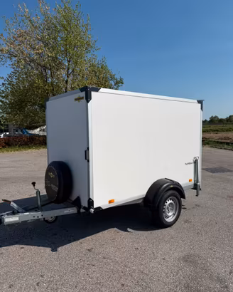 Rimorchio HUMBAUR furgonato con rampe