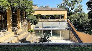 Villa di 1101 m² con più di 5 locali e box auto do