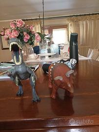 Dinosauri Jurassic World che fanno rumore.