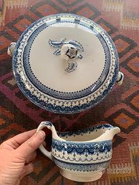 Antica ceramica inglese bianca e blu