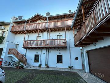 ACCOGLIENTE MONOCAMERA ALL'ULTIMO PIANO - COMPL...