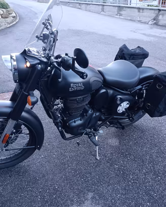 Royal Enfield Classic 350 dark