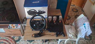 Logitech G923 Trueforce + Pedaliera per PS5 PS4 PC