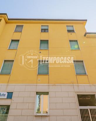 AMPIO TRE LOCALI IN MINI-PALAZZINA PIENO CENTRO, B