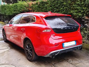 Volvo V40 R-design T5 benzina, 245 cv