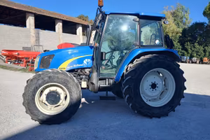 Trattore usato New Holland 5050 DT
