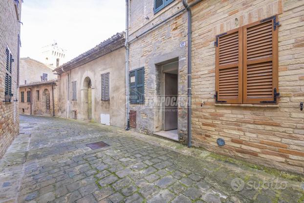 TERRACIELO IN PIENO CENTRO CON GARAGE/MAGAZZINO E