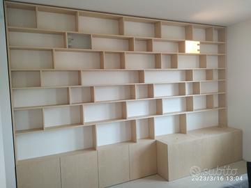 libreria e armadio sospeso in frassino cerato