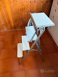 Scala pieghevole con seduta – struttura in metallo