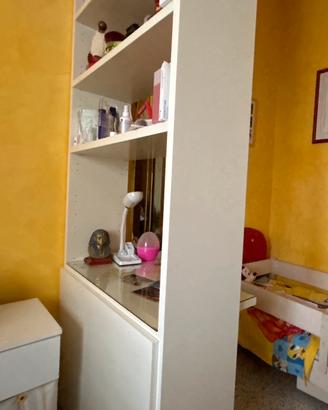 Libreria con piano scrittoio