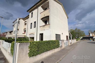 VILLA A SCHIERA A RONCOFERRARO