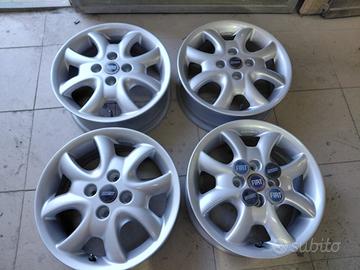 Cerchi in lega da 14 pollici per Fiat 600 sportng