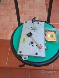 Serratura ad incasso per porte blindate Cisa