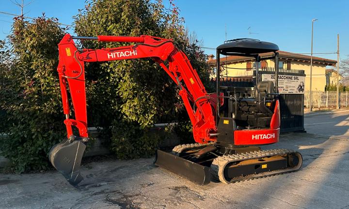 E214 ESCAVATORE HITACHI 35 Q