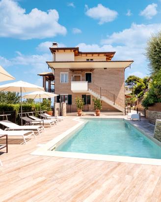 Case Vacanza con piscina a due passi dal mare