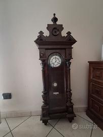 Orologio a pendolo antico