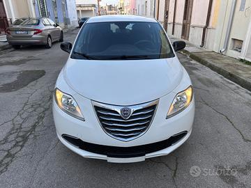 Lancia Ypsilon 1.2 69 CV 5 porte Silver