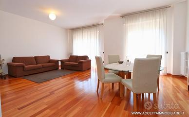Ampio ed elegante app.to con posto auto in Borgo