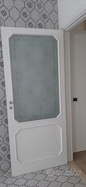 Porta in legno laccata con vetro