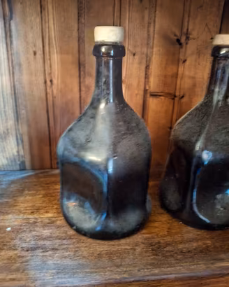 bottiglie di vino da collezione dei anni 50 e 60