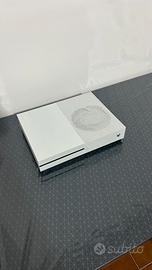 Xbox One S 1TB+2 pad e dock di ricarica +13 giochi