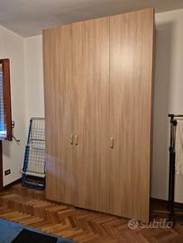 Titolo: Armadio 3 ante effetto legno
