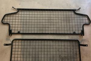 Rete auto cane in metallo