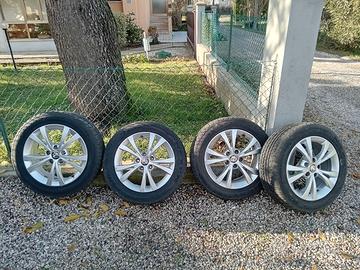 Gomme con cerchi in lega 205/55 16