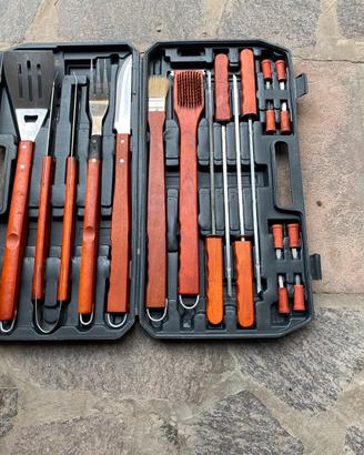 Valigetta accessori barbecue usata