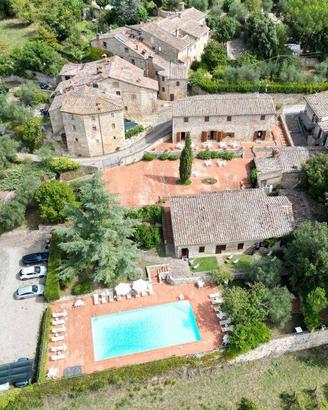 Rustico / Casale di 500 m² con più di 5 locali e b