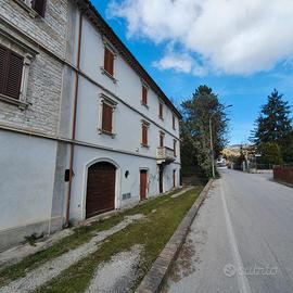 Urbino PU ,Canavaccio,edificio più unità,giardino