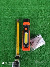 Torcia a led, a batteria.