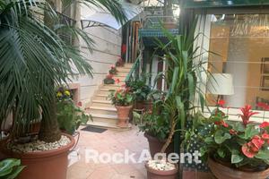 CHIAIA- PARCO MARGHERITA - INDIPENDENTE - GIARDINO