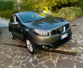 Auto Nissan qashqai suv fuoristrada 4x4