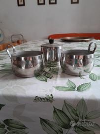 zuccheriera  e 2 porta tazze 