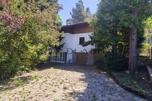 Villa di 180 m² con più di 5 locali e posto auto a