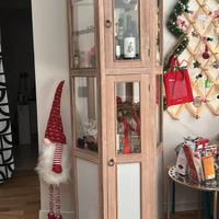 Credenza alta in legno e vetro